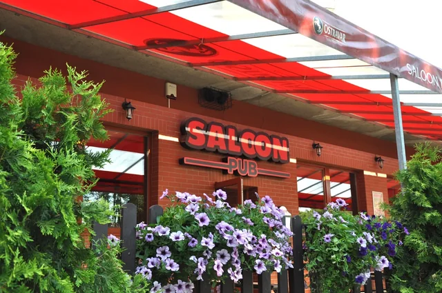 SALOON PUB - předzahrádka 6