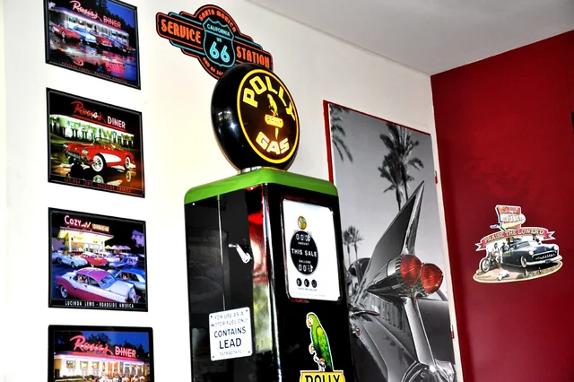 SALOON PUB - petrol station