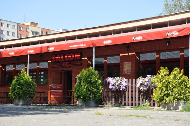 SALOON PUB - předzahrádka